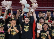 开云体育平台APP-球员努力冲刺冠军，球队多方配合协力作战的简单介绍