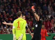 开云体育_诺伊尔三次扑点，拜仁-击败巴黎翻盘晋级！