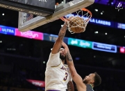 开云体育官方网站-骑士险胜76人，戈贝尔点燃赛场