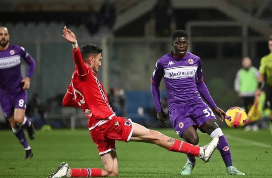 佛罗伦萨首次战胜对手,球队士气高涨 佛罗伦萨首次战胜对手,球队士气高涨