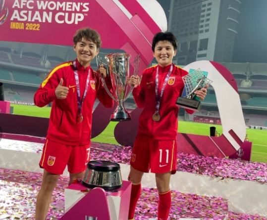 因为中国女足夺冠,球迷热情高涨 因为中国女足夺冠,球迷热情高涨