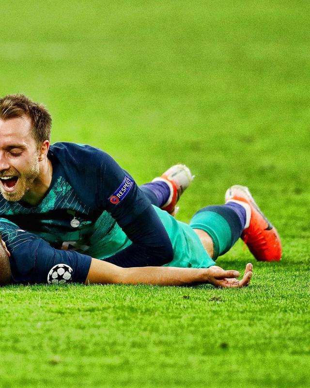 包含阿贾克斯逆袭晋级，欧冠战绩耀眼的词条