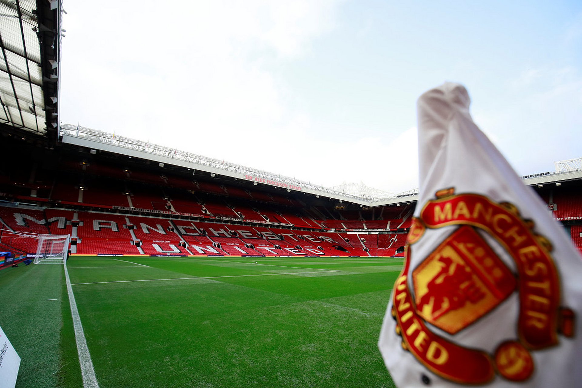 利物浦逆转拿下胜利,球迷欢呼雀跃 利物浦逆转拿下胜利,球迷欢呼雀跃