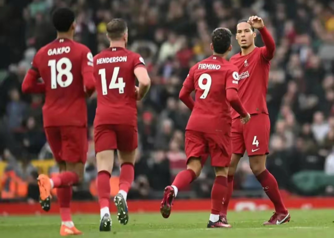 利物浦逆转拿下胜利,球迷欢呼雀跃 利物浦逆转拿下胜利,球迷欢呼雀跃