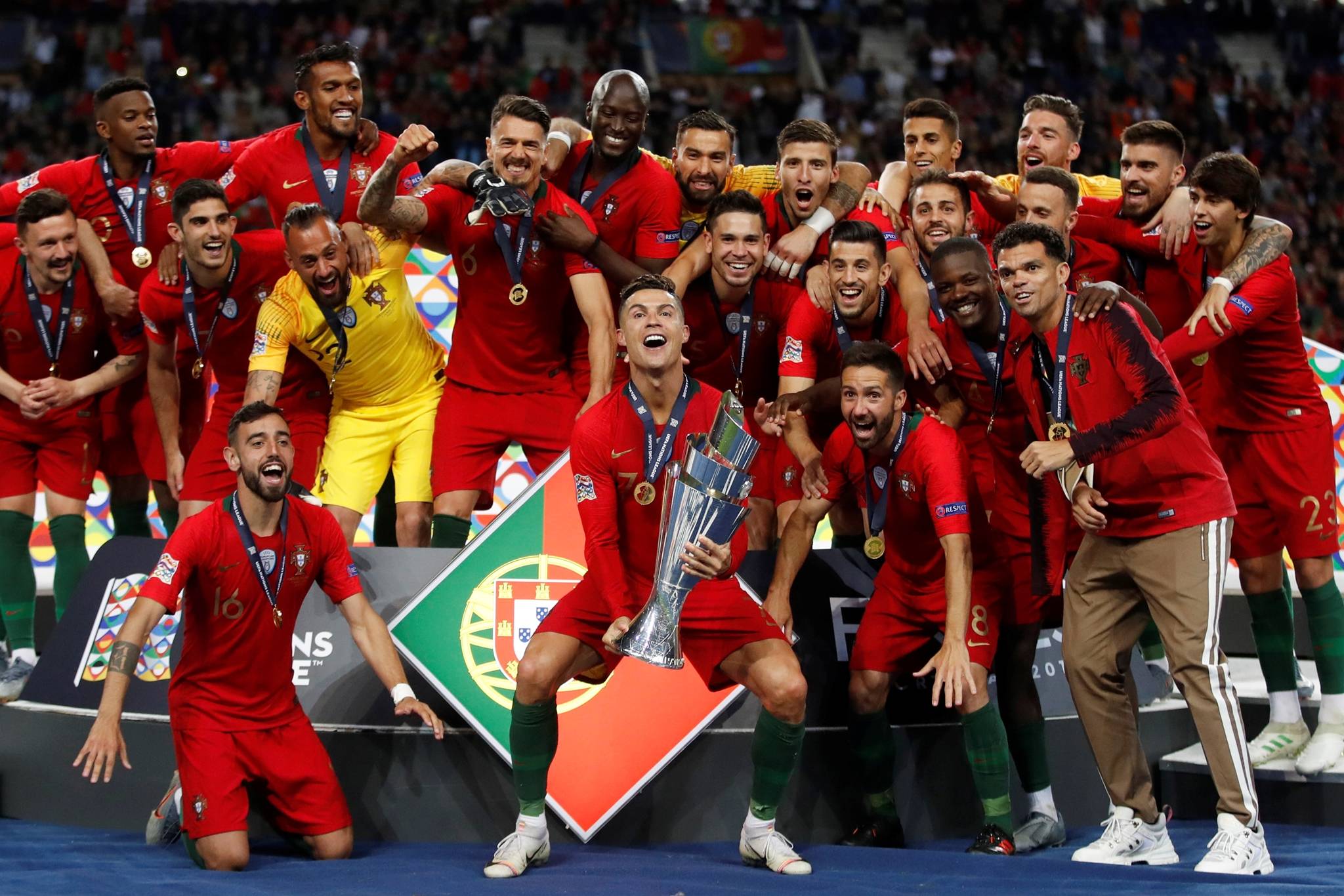 包含瓦伦西亚队员在比赛中全力拼搏,实现逆转胜利的词条 包含瓦伦西亚队员在比赛中全力拼搏,实现逆转胜利的词条