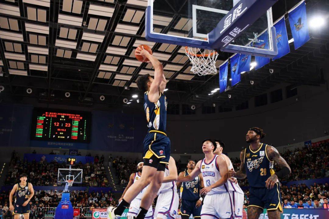 精彩瞬间令人惊叹,比赛充满了激情 精彩瞬间令人惊叹,比赛充满了激情