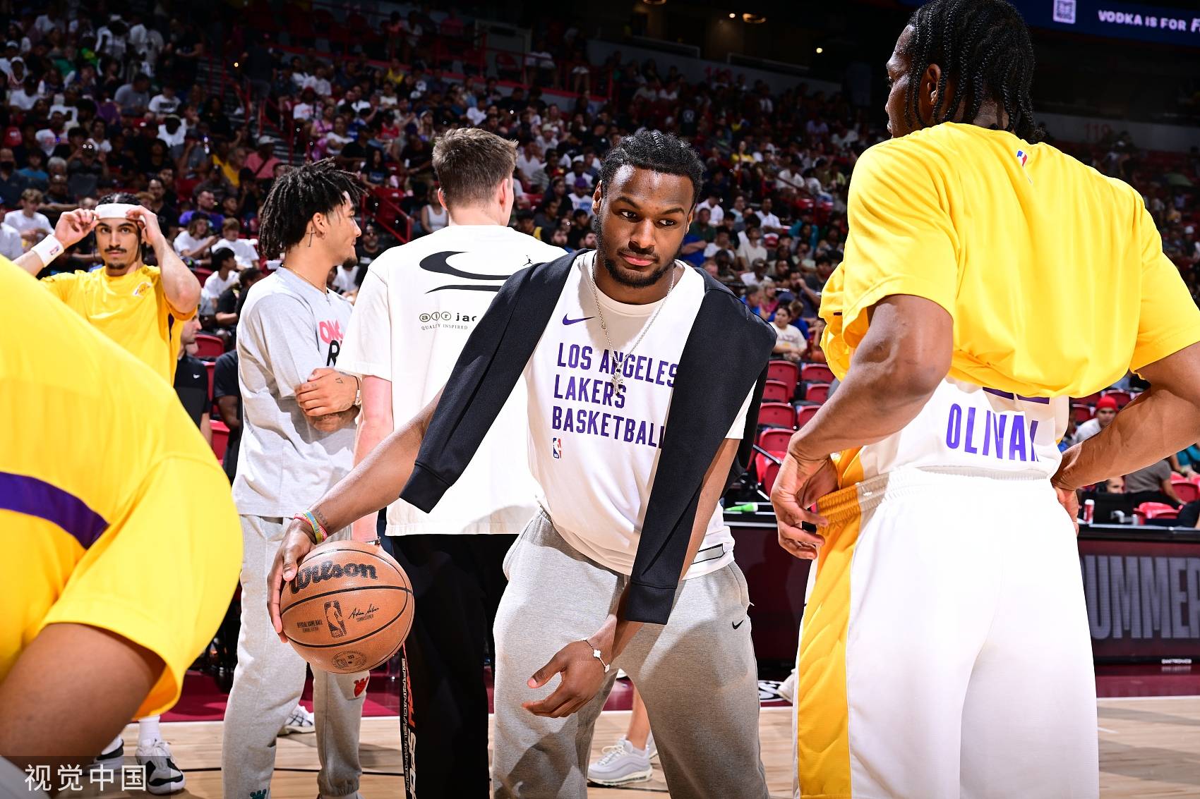 湖人主场力克公牛,取得连胜五场 湖人主场力克公牛,取得连胜五场