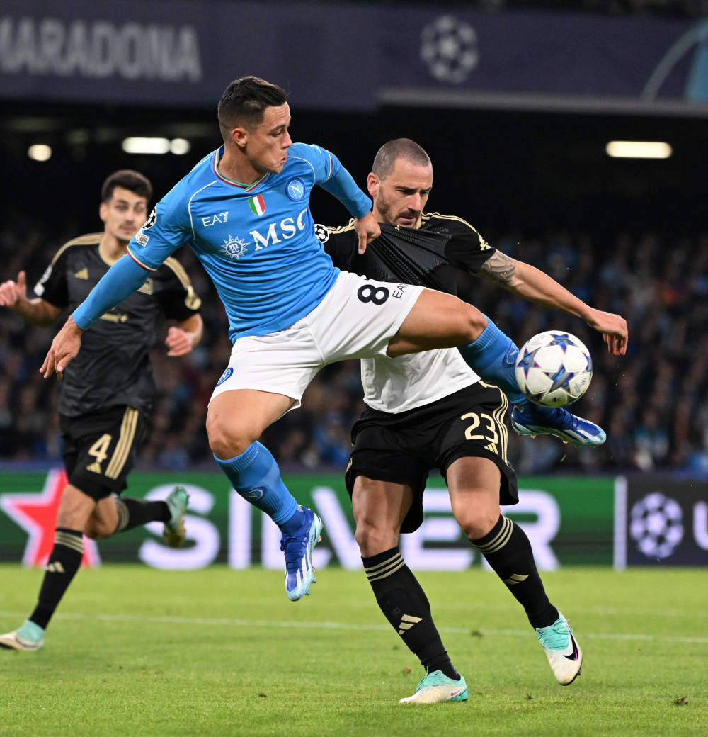 那不勒斯进攻火力强劲,轻松击败对手的简单介绍 那不勒斯进攻火力强劲,轻松击败对手的简单介绍