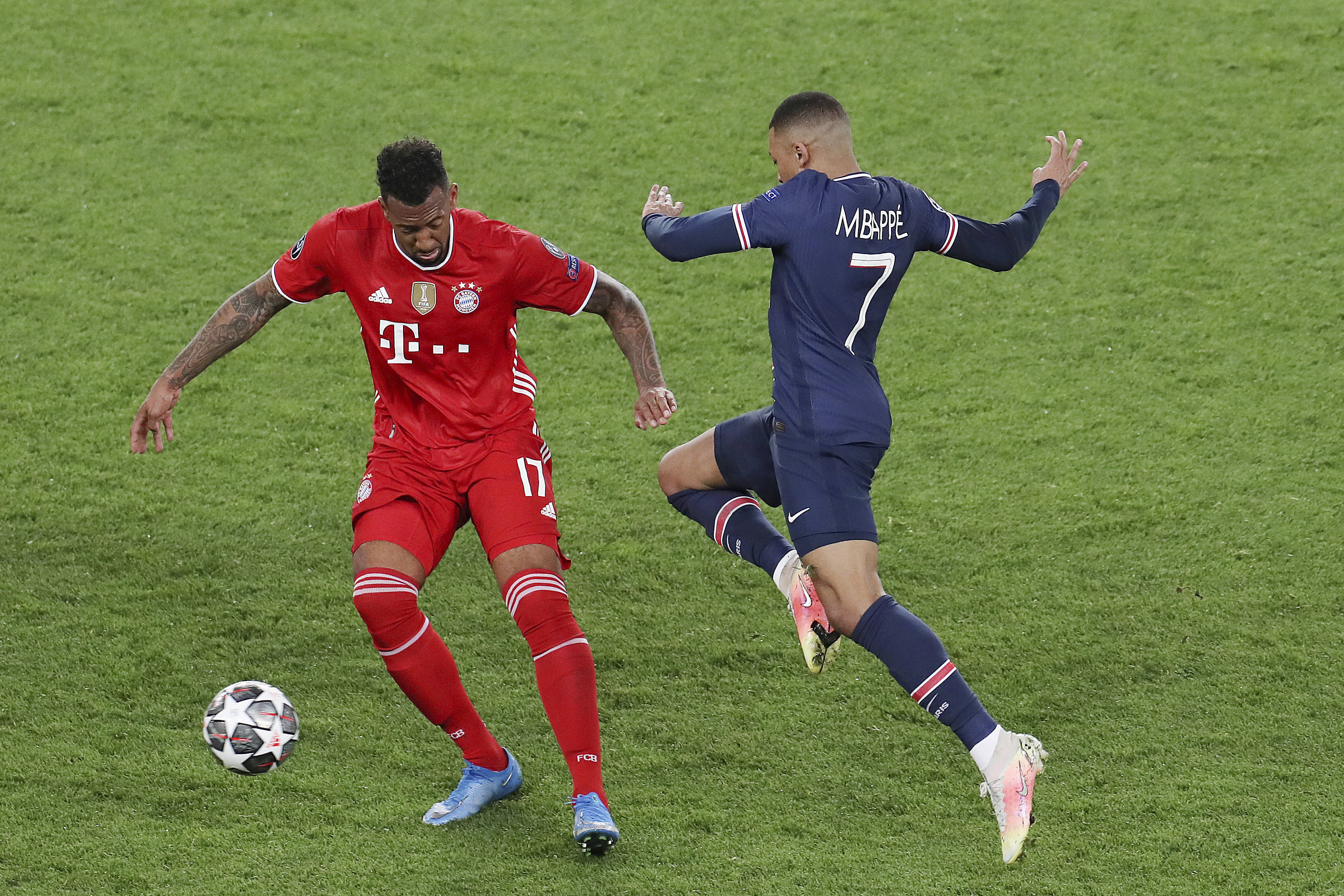 俱乐部足球比赛:巴黎联队胜出晋级 俱乐部足球比赛:巴黎联队胜出晋级