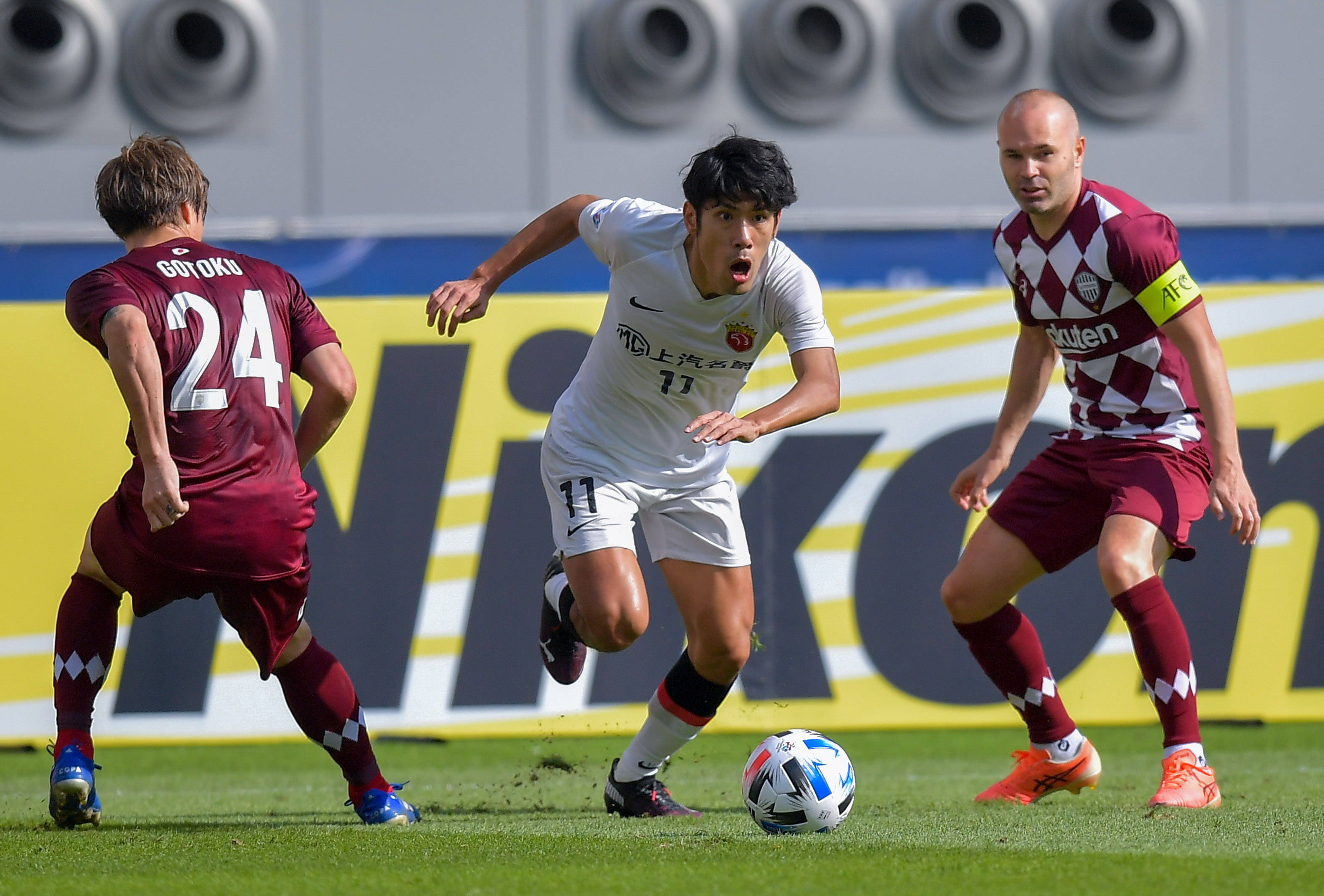 球队团结协作，赢得了比赛的胜利