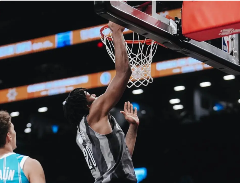 篮网中锋遭遇伤病困扰,球队内线受影响 篮网中锋遭遇伤病困扰,球队内线受影响