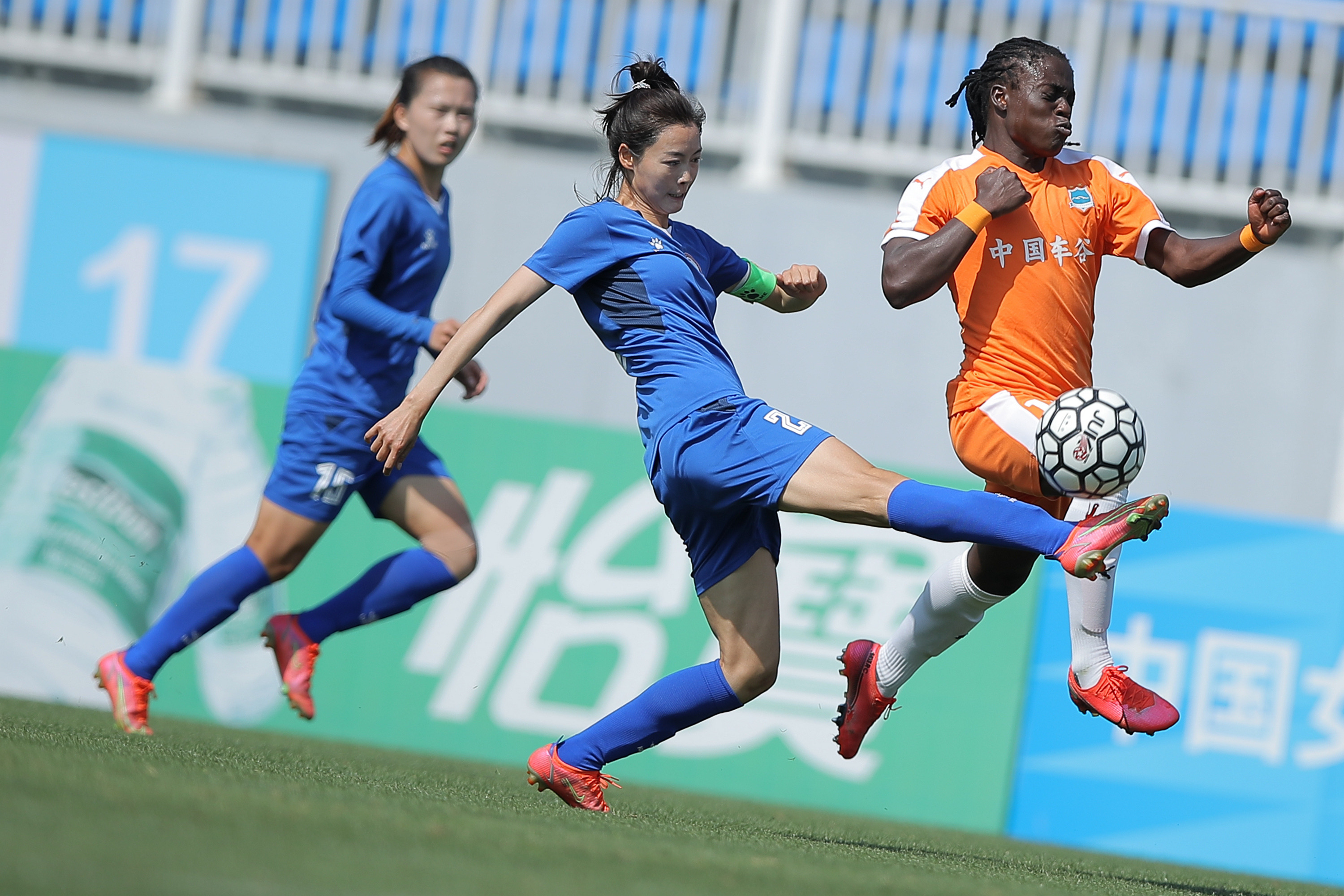 世界女足巨星备战国家队比赛