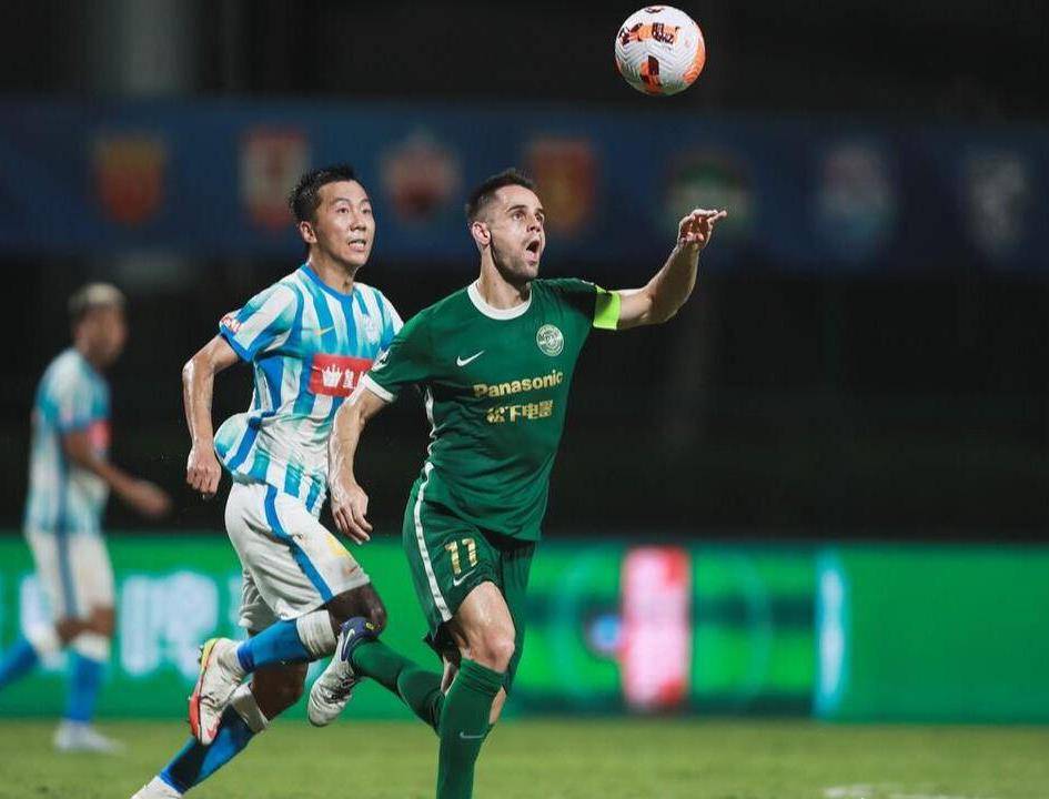 队长带领全队取得胜利,展现领袖魅力 队长带领全队取得胜利,展现领袖魅力