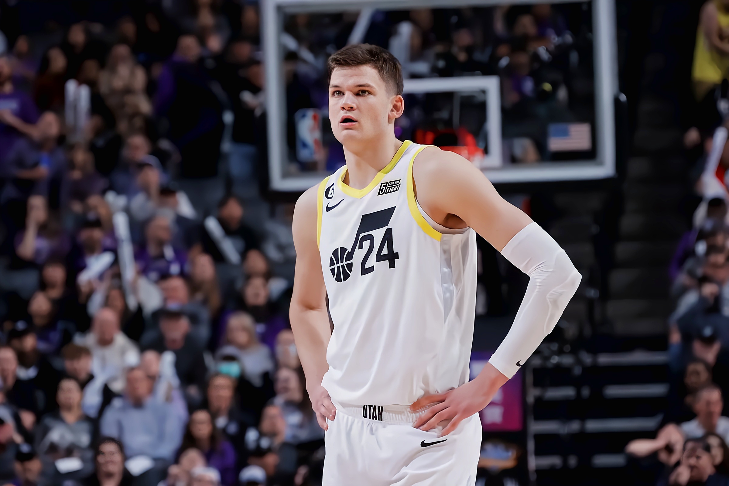 爵士主场大胜,球队信心大增 爵士主场大胜,球队信心大增