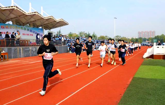 体育精神传递,比赛现场热闹非凡 体育精神传递,比赛现场热闹非凡