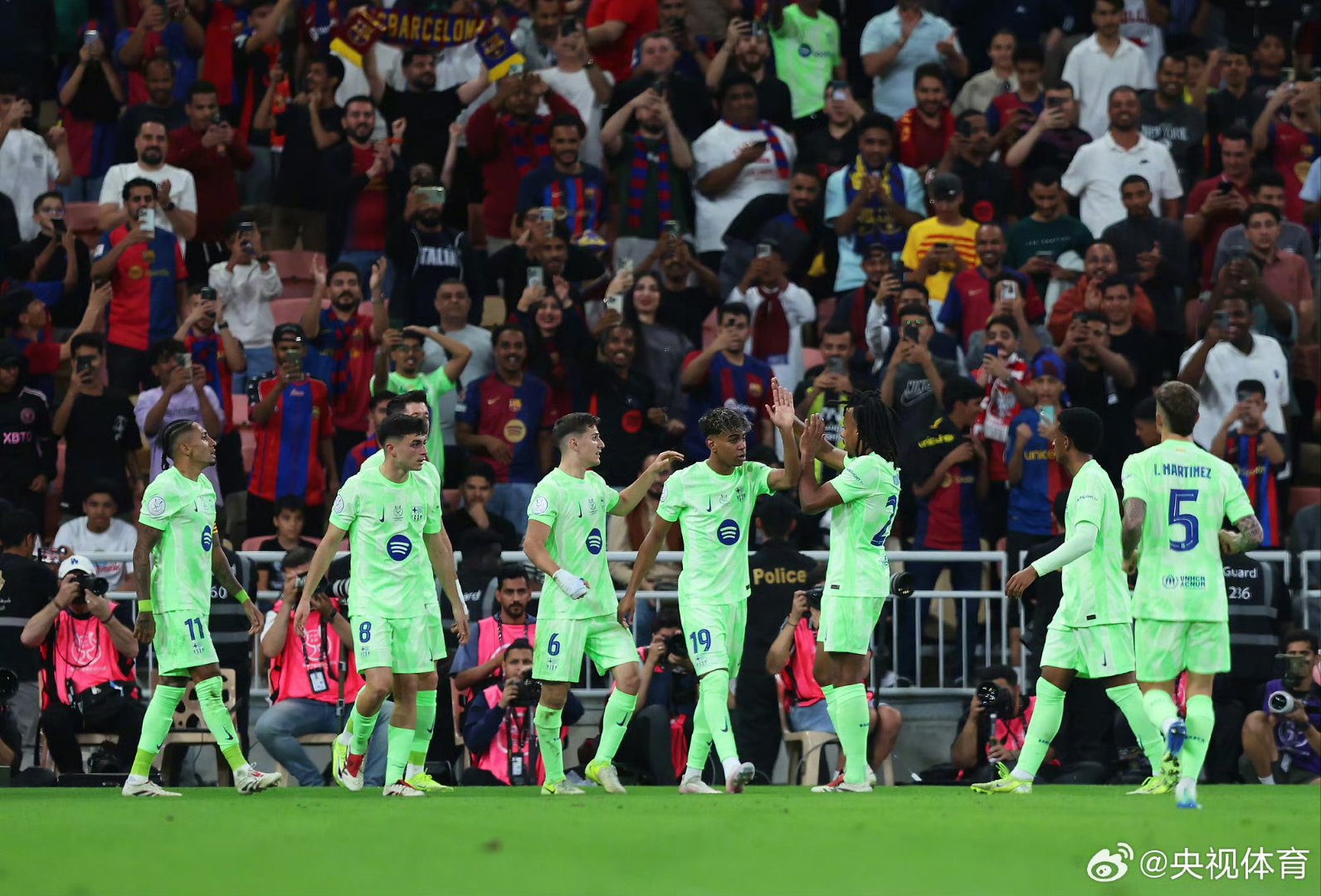 西班牙队完胜匈牙利,强势领跑小组 西班牙队完胜匈牙利,强势领跑小组