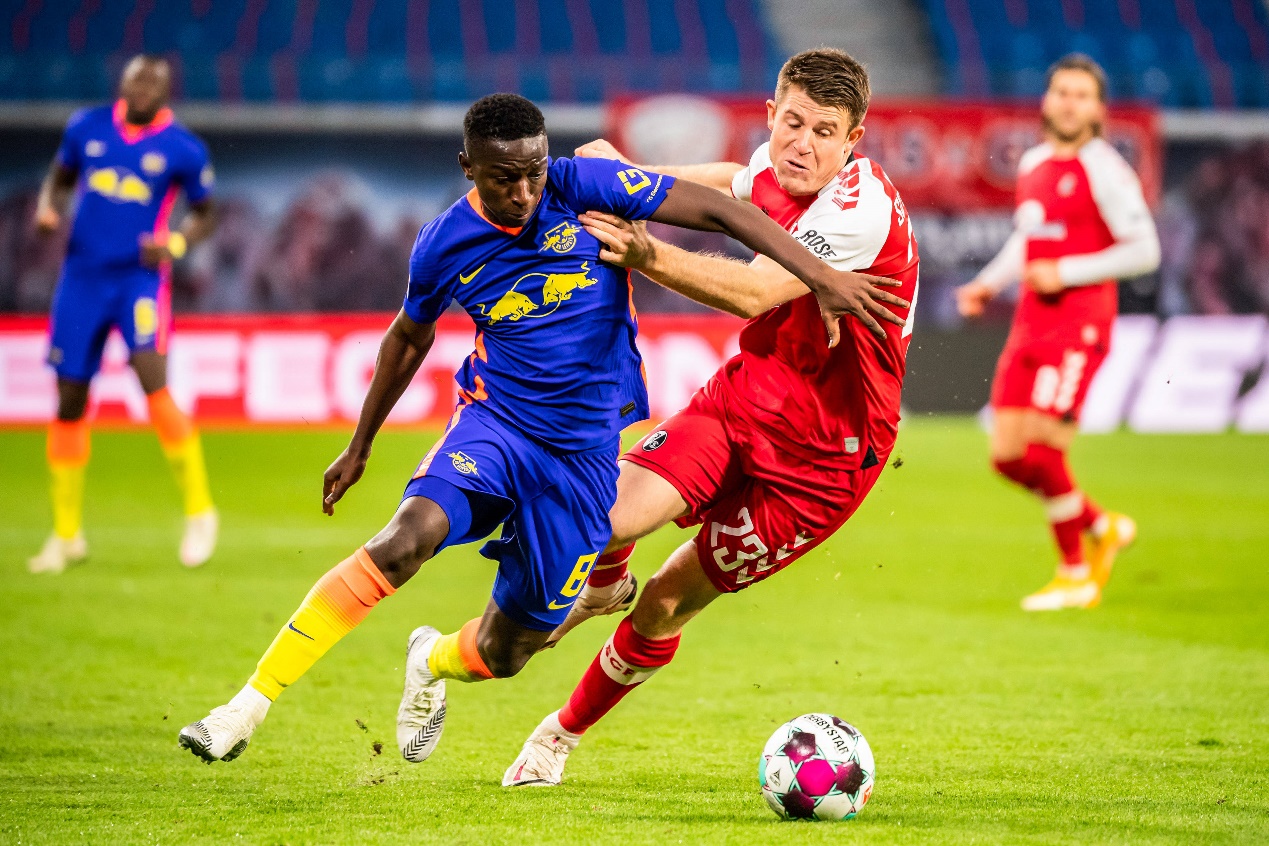 弗赖堡击败对手,继续保持领先地位 弗赖堡击败对手,继续保持领先地位