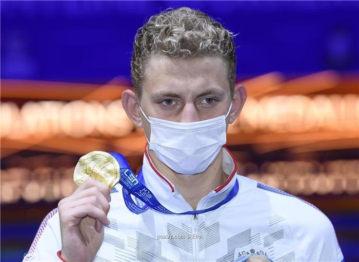 俄罗斯游泳选手夺得冠军金牌 俄罗斯游泳选手夺得冠军金牌
