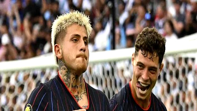 美国队在对墨西哥队的比赛中意外胜出 美国队在对墨西哥队的比赛中意外胜出