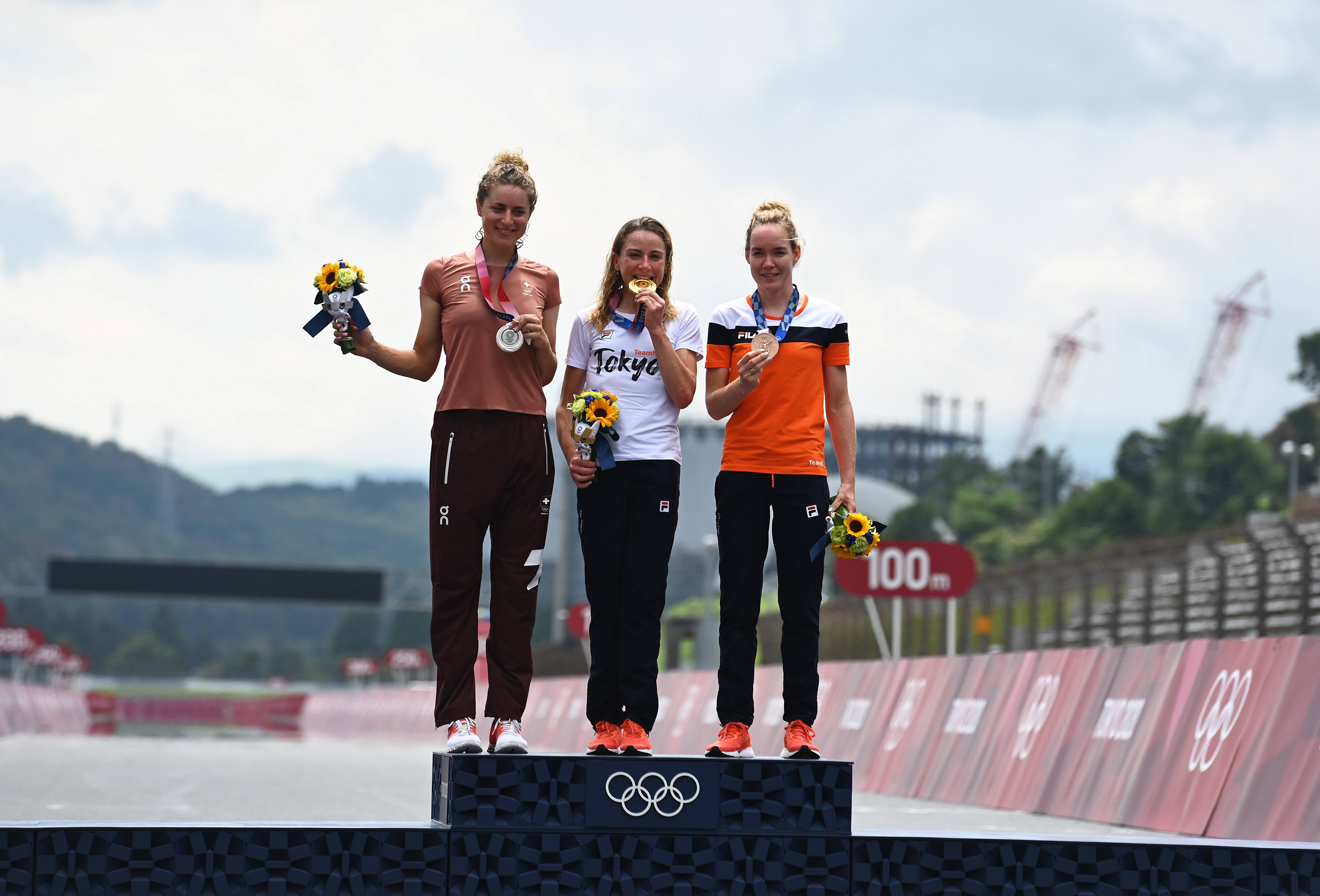 包含荷兰选手实力追赶,鹤立鸡群的词条 包含荷兰选手实力追赶,鹤立鸡群的词条