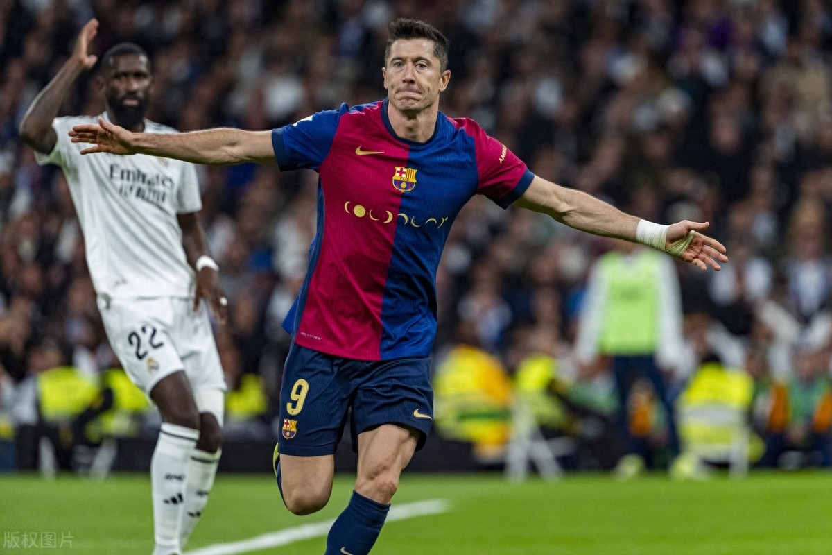 巴萨射手多点开花，狂砍对手