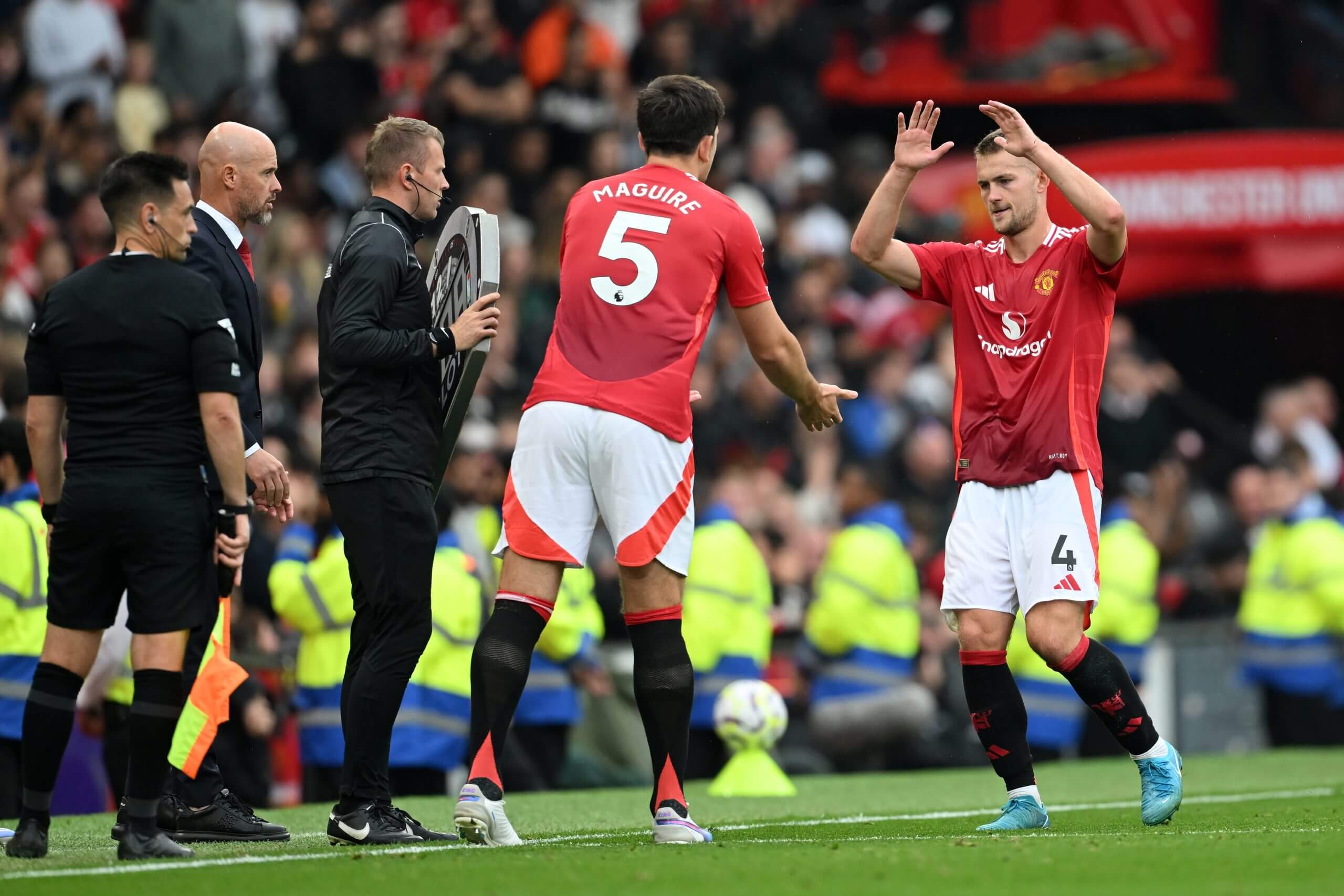 曼联遭遇关键失利,形势不利 曼联遭遇关键失利,形势不利