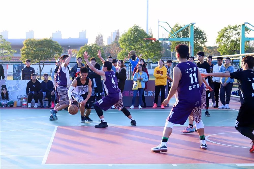 关于冠军之争悬念丛生，胜者闪耀赛场！的信息