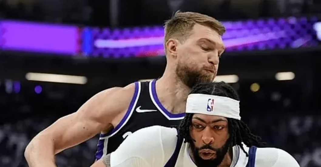 包含独行侠客场险胜国王，结束连败的词条