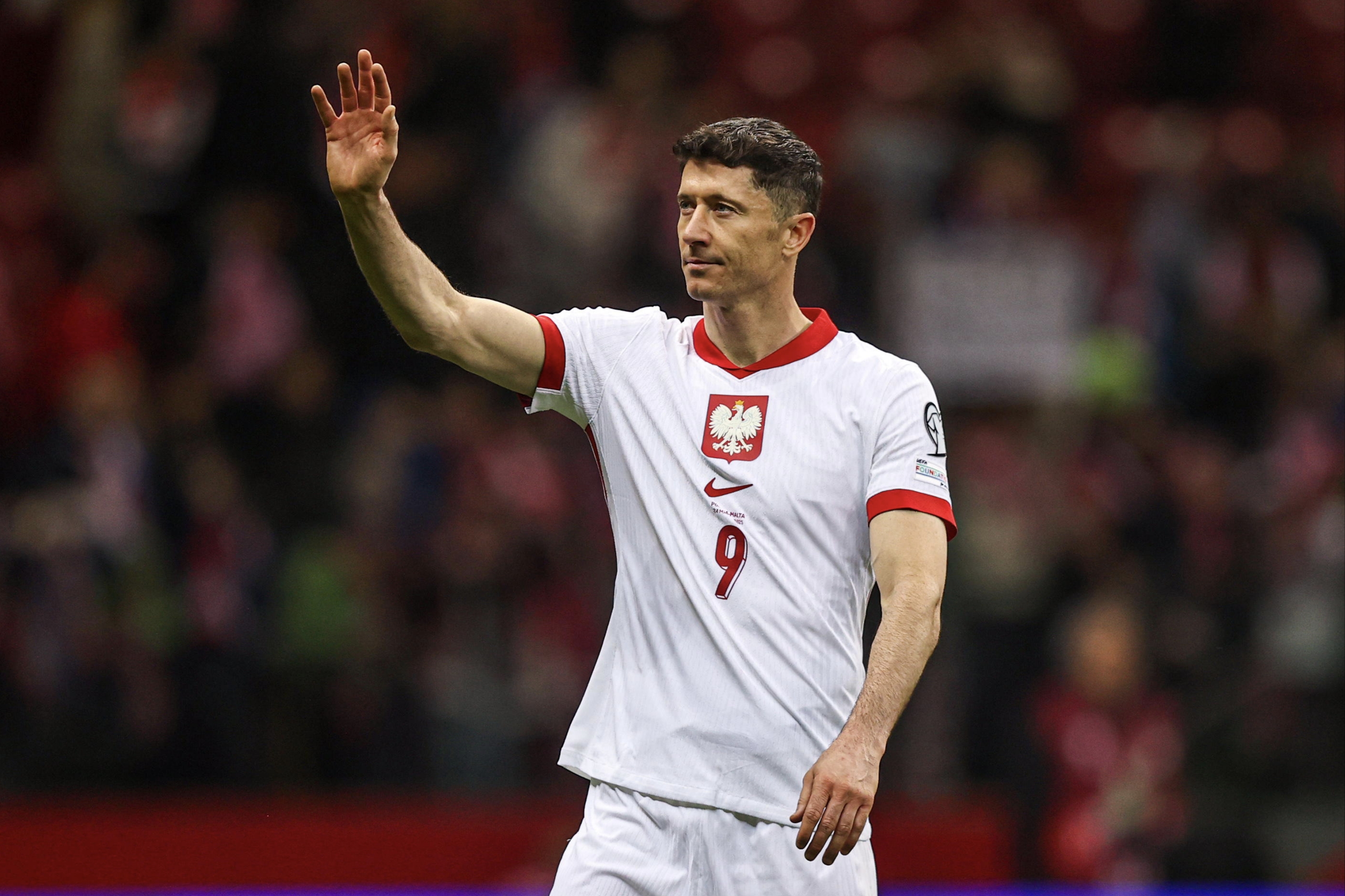 包含波兰队主场失分，排名有所下滑的词条