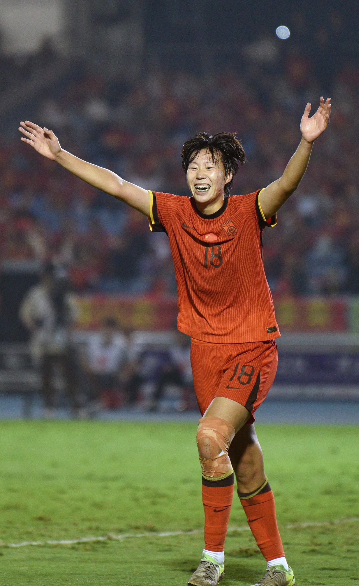 足球荣耀:中国女足队再度夺冠的简单介绍 足球荣耀:中国女足队再度夺冠的简单介绍