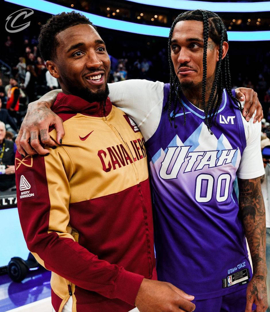 包含爵士队主场战胜黄蜂队,米切尔表现神勇砍下+的词条 包含爵士队主场战胜黄蜂队,米切尔表现神勇砍下+的词条