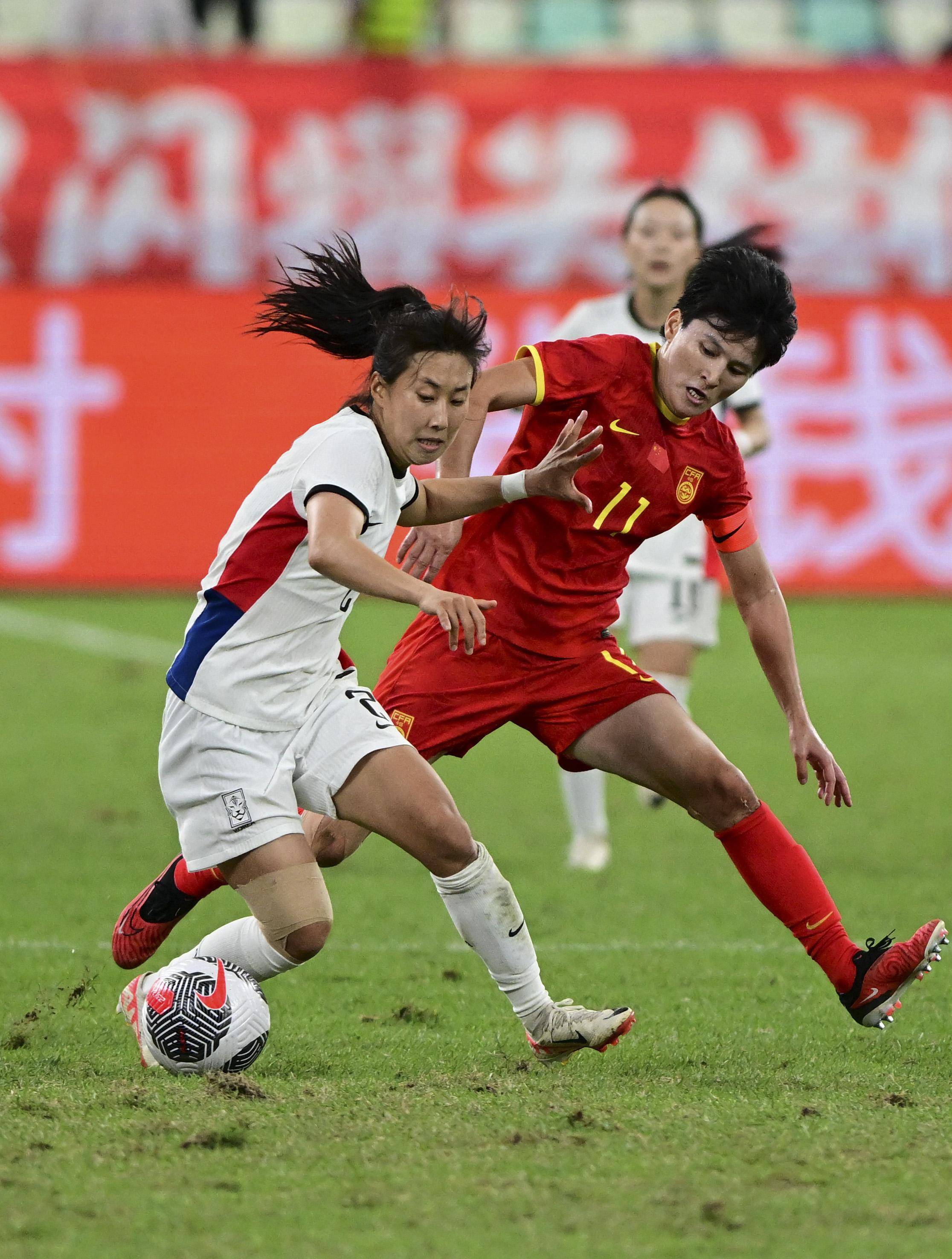 女足锦标赛中球员表现出色,瞩目 女足锦标赛中球员表现出色,瞩目