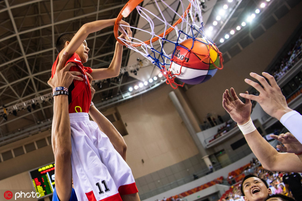 都灵球员举行慈善活动展现社会责任的简单介绍 都灵球员举行慈善活动展现社会责任的简单介绍