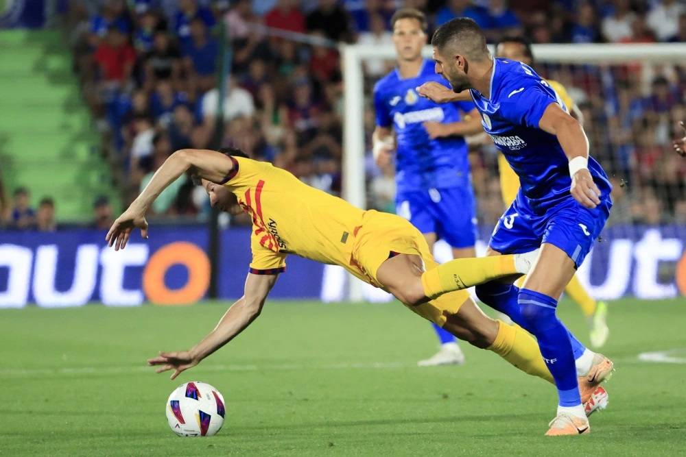 瓦伦西亚大获全胜,欧冠比赛震惊全球 瓦伦西亚大获全胜,欧冠比赛震惊全球