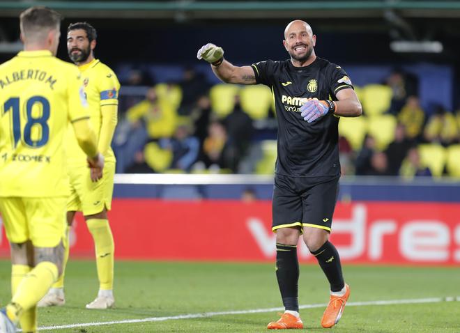 比利亚雷亚尔球员表现出色,助球队夺冠 比利亚雷亚尔球员表现出色,助球队夺冠