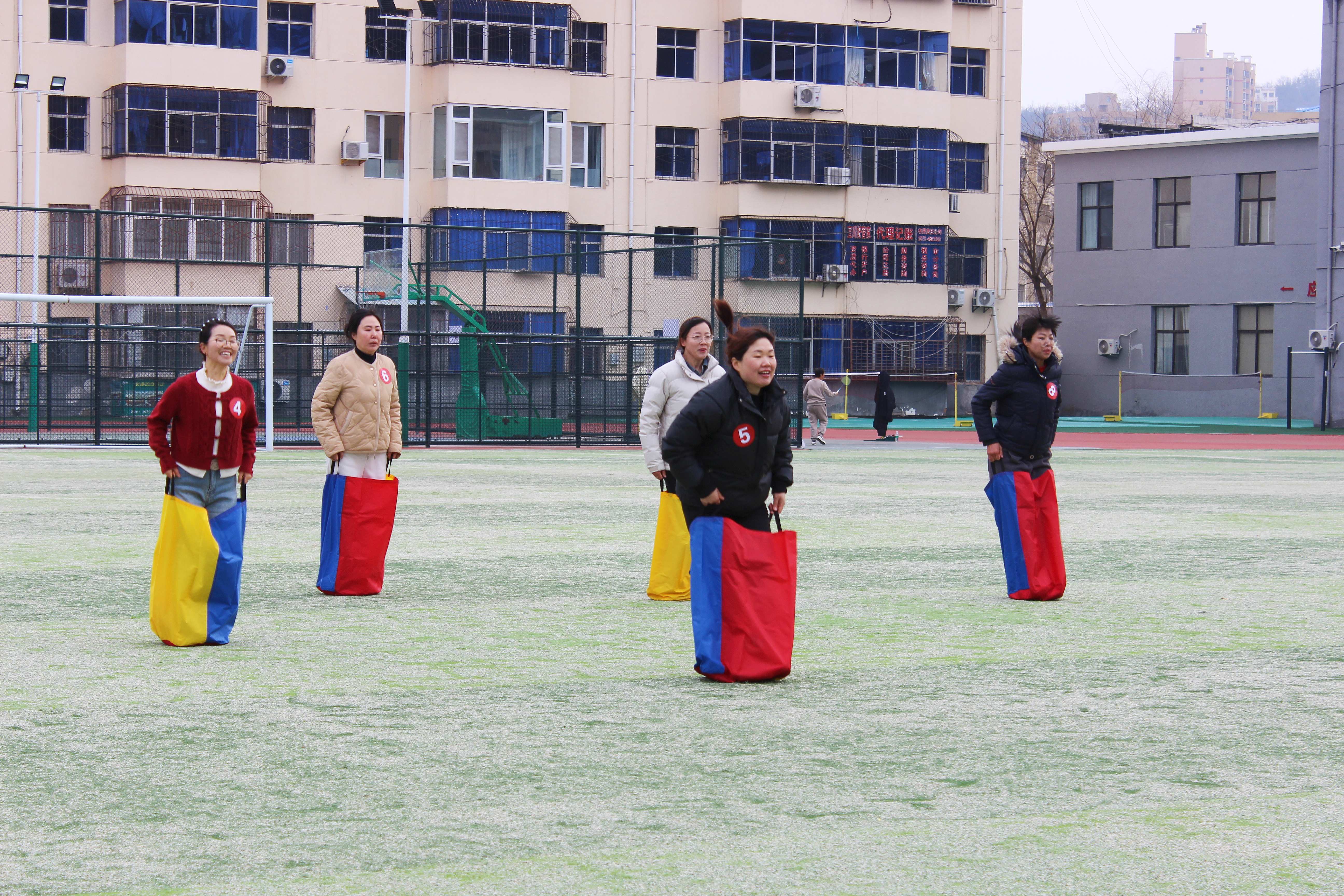 包含运动场上激烈角逐，最后一秒逆袭夺魁的词条