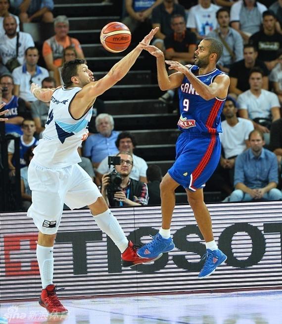 波兰客场大胜以色列，小组出线形势良好