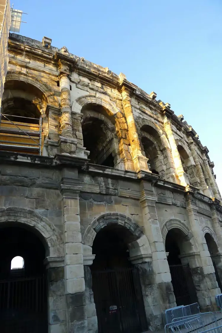 包含阿尔勒主场不敌尼姆，未能取得胜利的词条