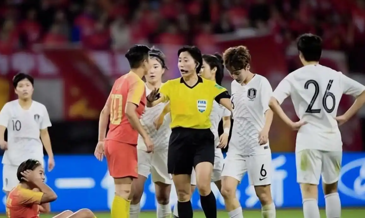 关于体育赛场上女队员们的团结合作备受赞扬的信息 关于体育赛场上女队员们的团结合作备受赞扬的信息