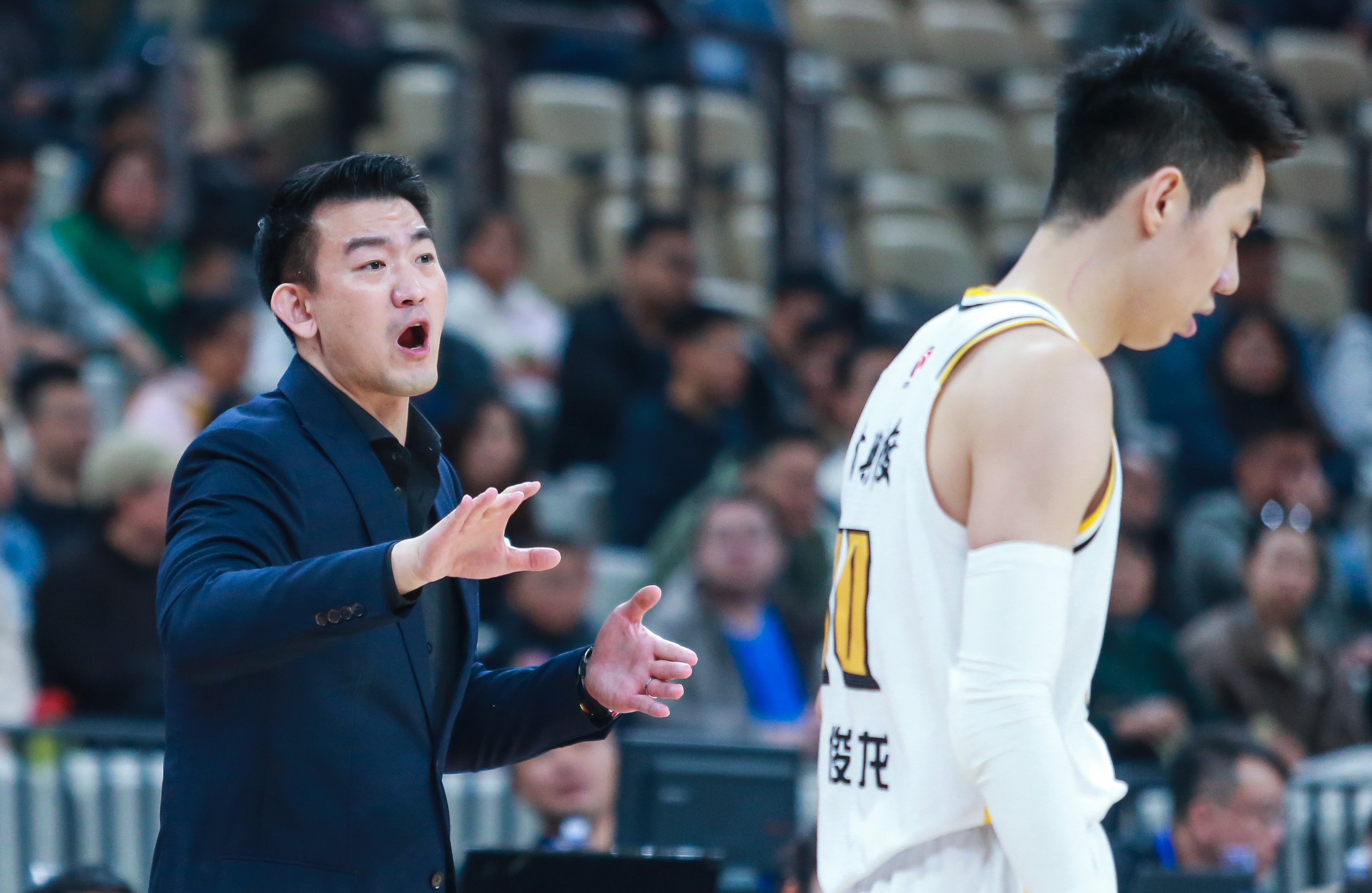 关于红蓝之争,双方球员展现技术风采的信息 关于红蓝之争,双方球员展现技术风采的信息