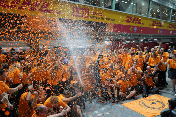 迈凯伦险胜红牛车队,周冠宇统治全场 迈凯伦险胜红牛车队,周冠宇统治全场